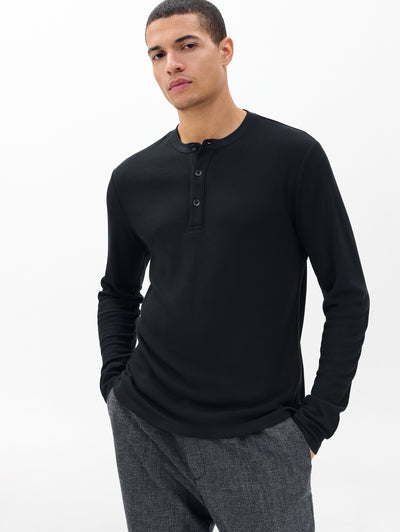 rag & bone men's Black Tech Waffle Henley RF5125FT22M front view