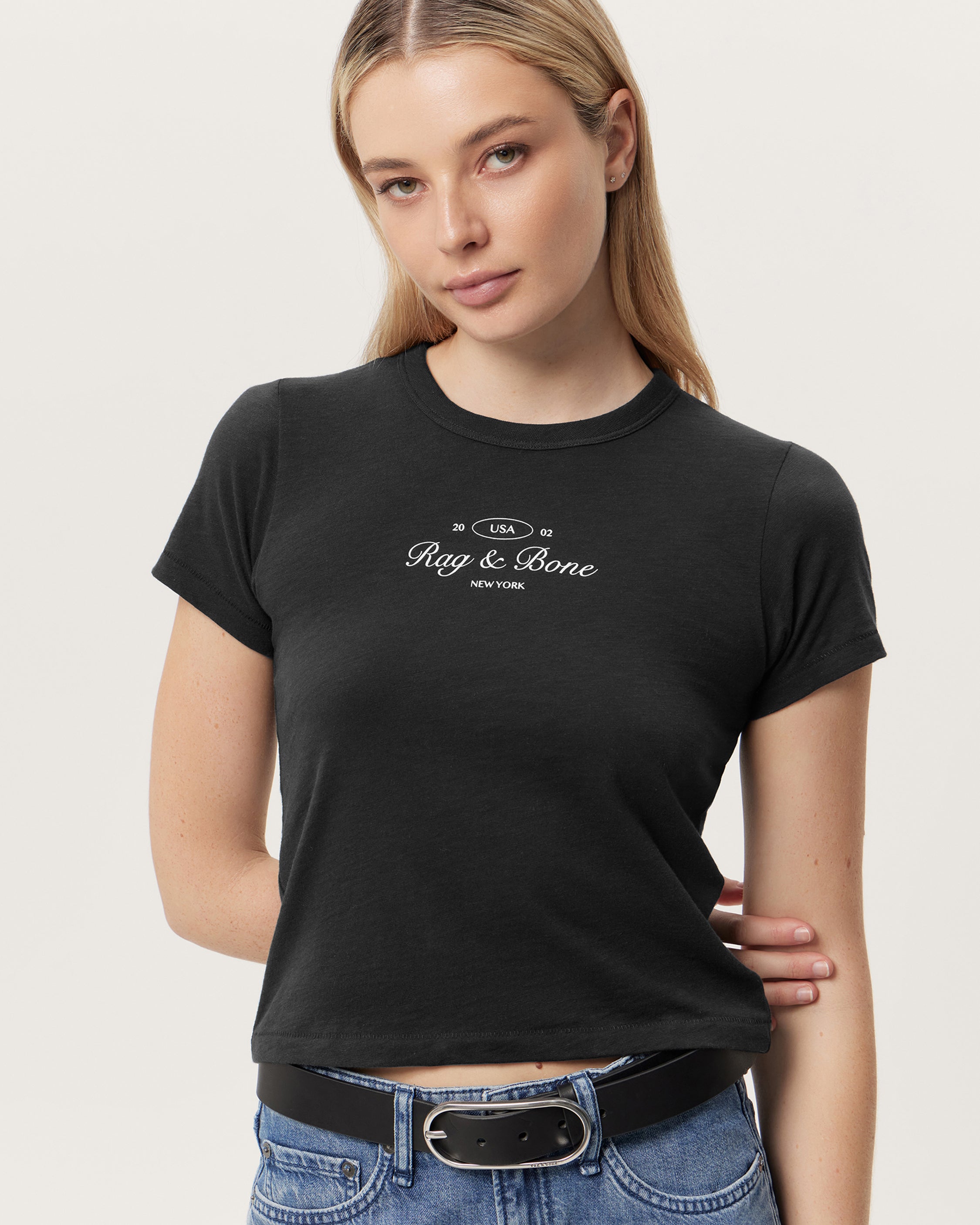 ブラックアイパッチ SPLAYED SCRIPT BABY TEE rb Script Baby Tee